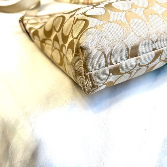 😍🌻 Coach Crossbody Bag Fabric Signature Pattern With Stipe - Picture 5 of 7